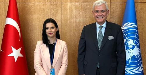 U shfaq në krah të flamurit turk në takimin me kreun e Asamblesë së OKB, Gjonaj: Ishte pjesë e protokollit të tyre