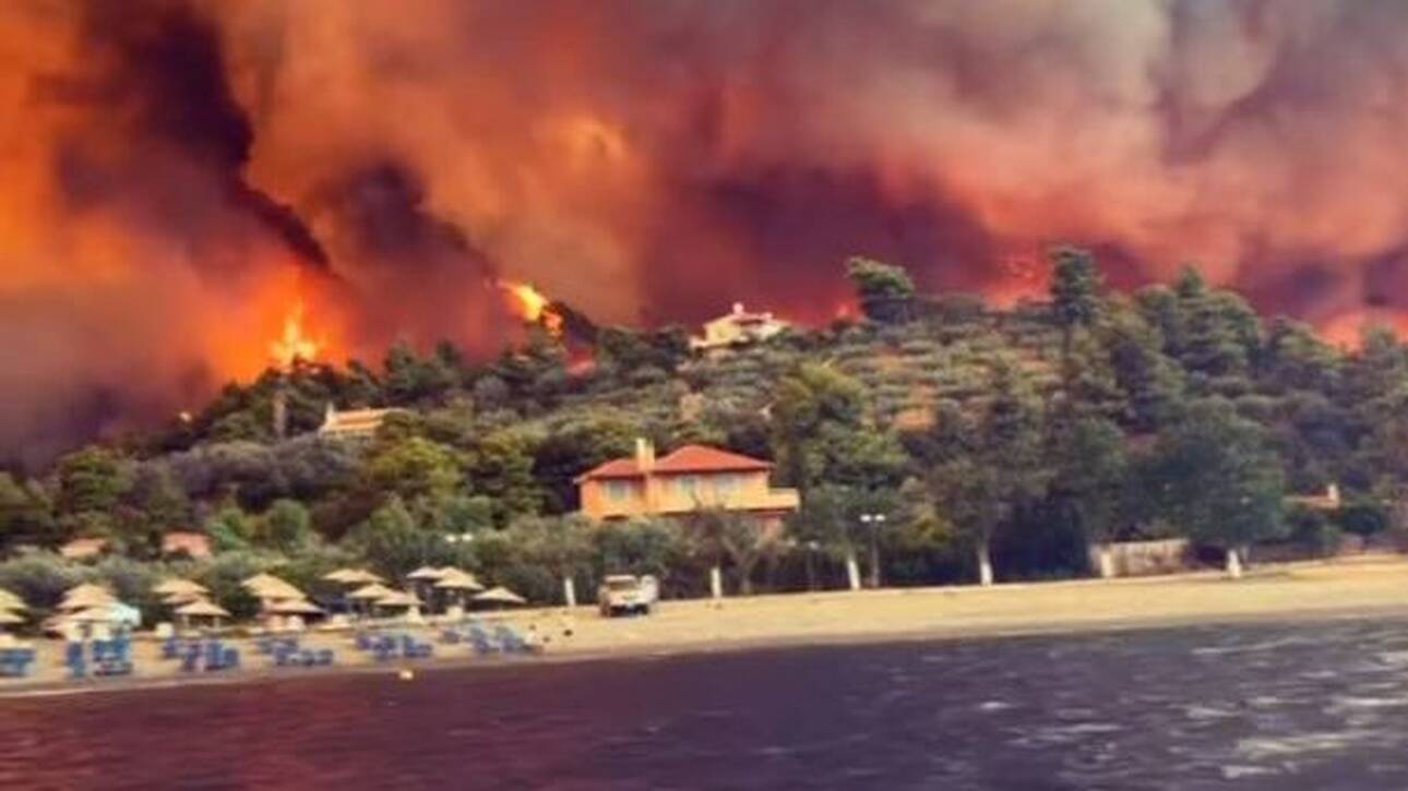 Pamje: Zjarri “përpin” çdo gjë në Greqi