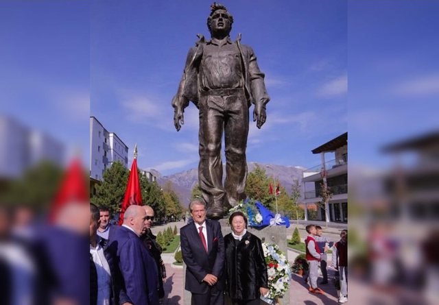 Berisha kujton Azem Hajdarin: Të flakim në koshin e plehrave Zografin Bis dhe veglën e tij mjerane në krye të PD