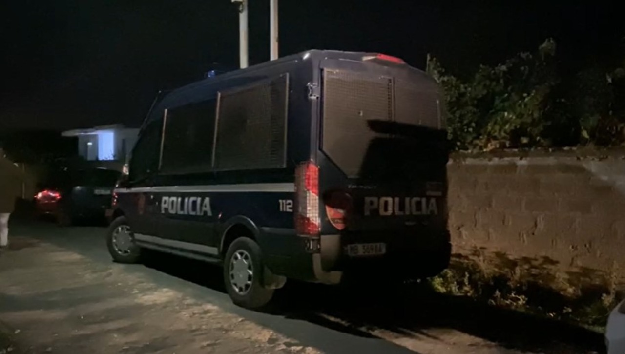 Krim makabër në Fier: 8-vjeçari i humbur, gjendet i pajetë nën baltë