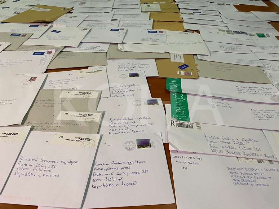 Votat me postë për Junik, Dragash e Mamushë dyshohet se janë shkruar nga e njëjta dorë