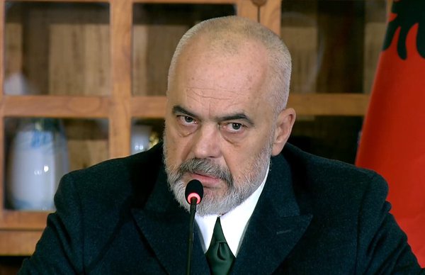 “Sërish fajin e ka Saliu” Rama tenton të minimizojë skandalin me databazën e pagave: Nuk jemi as të parët as të fundit