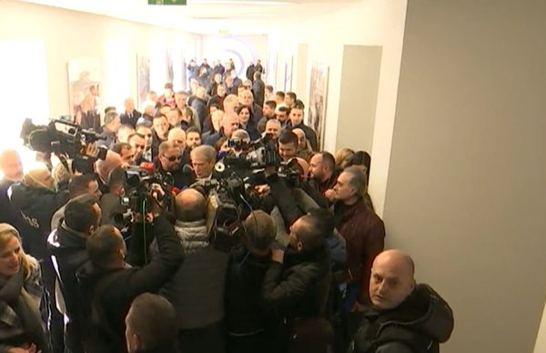 Berisha me mbështetësit futet në PD