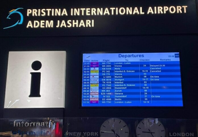Dhëndri me vëlla e presin me dajak mikun në aeroport, këta janë tre të arrestuarit për përleshjen