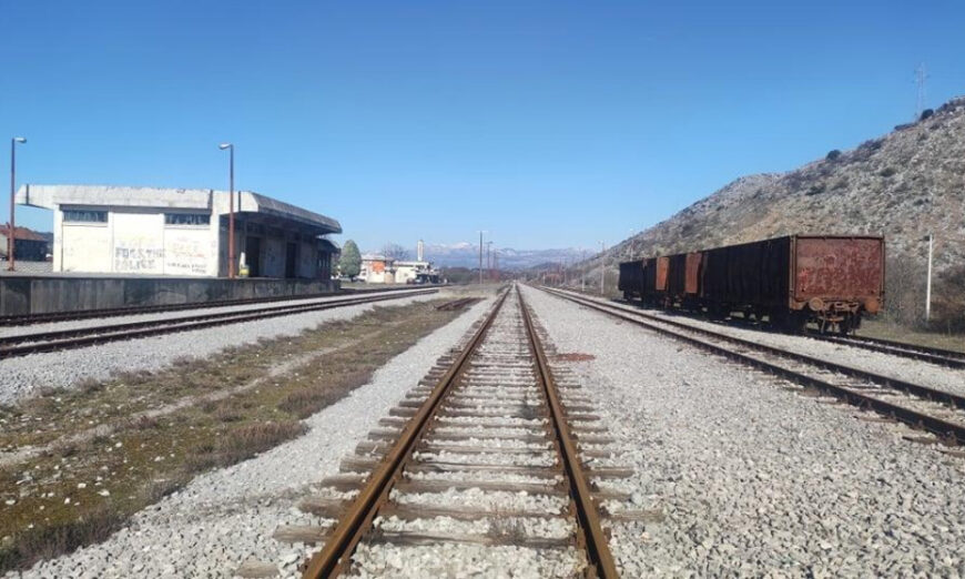 Modernizimi i hekurudhës Podgoricë-Tuz-Tiranë: Në stacionin e Tuzit do të jetë pika kufitare