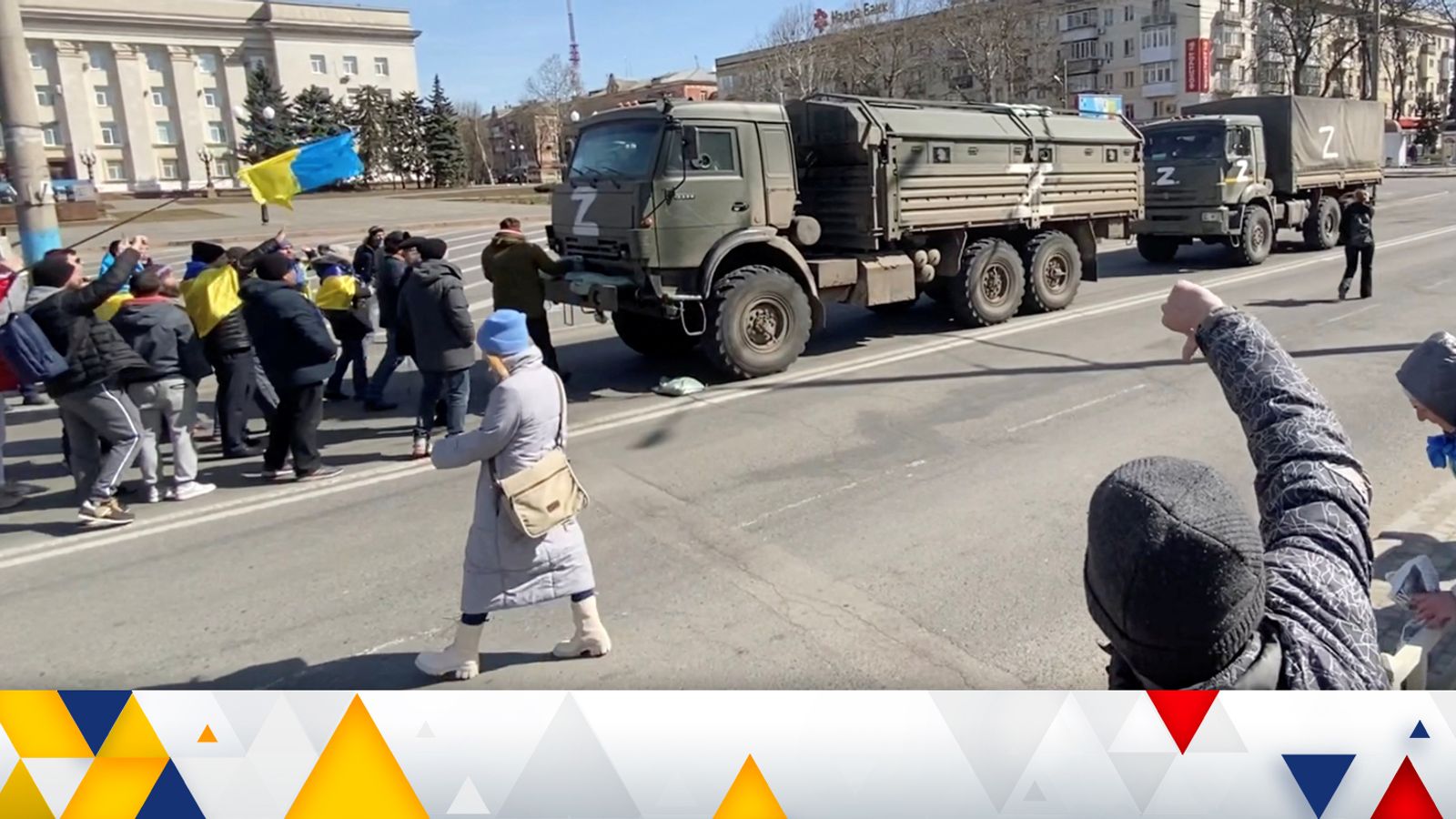 Trupat ruse qëllojnë ndaj protestuesve në qytetin e pushtuar