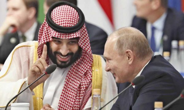Çfarë loje po luajnë Arabia Saudite dhe Rusia teksa Biden ‘lutet’ për naftë?
