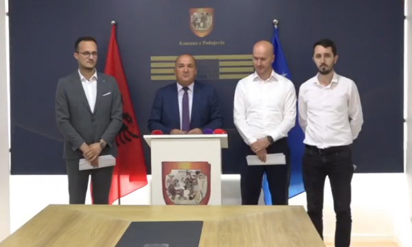 Kryetarët e komunave të VV-së bojkotojnë takimin e AKK-së për grevat, dy prej tyre e presin Bislimin nga Qeveria