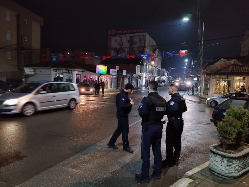 Mediat e Vuçiqit shpërthejnë në propagandë: Kurti çoi 200-300 policë specialë, nisi okupimi i Veriut