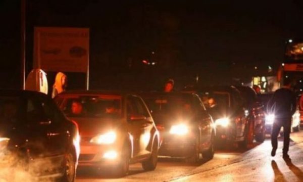 Ministria e Jashtme me njoftim për bashkatdhetarët që janë nisur në Kosovë: Grupet kriminale kanë bllokuar Merdaren