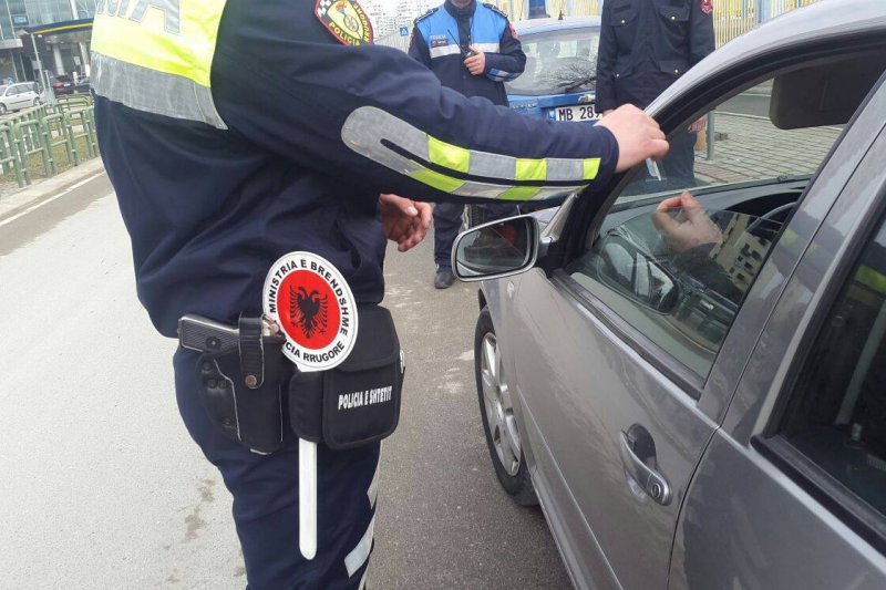 U kap me drogë në makinë, ky është polici i Rrugores që u shkarkua nga detyra
