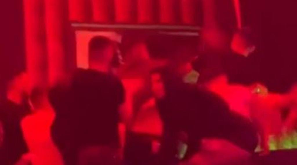 Nata e Vitit të Ri/ Sherr mes të rinjve brenda clubi-t në Tiranë