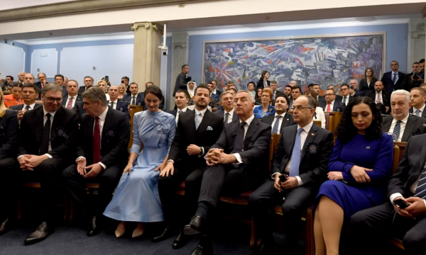 Osmani e Vuçiq në të njëjtin rresht te inaugurimi i Milatoviqit, Vela zbulon një citat ironik të një diplomati europian