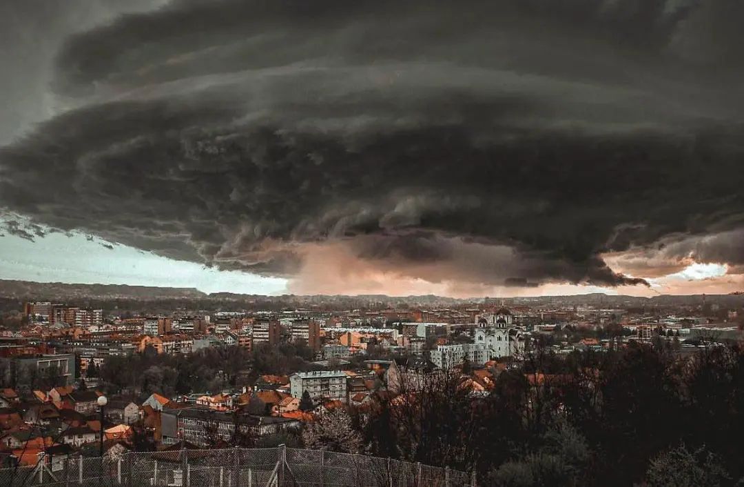 Pas Zagrebit, “terrohet” Beogradi – një stuhi e fuqishme godet edhe kryeqytetin e Serbisë