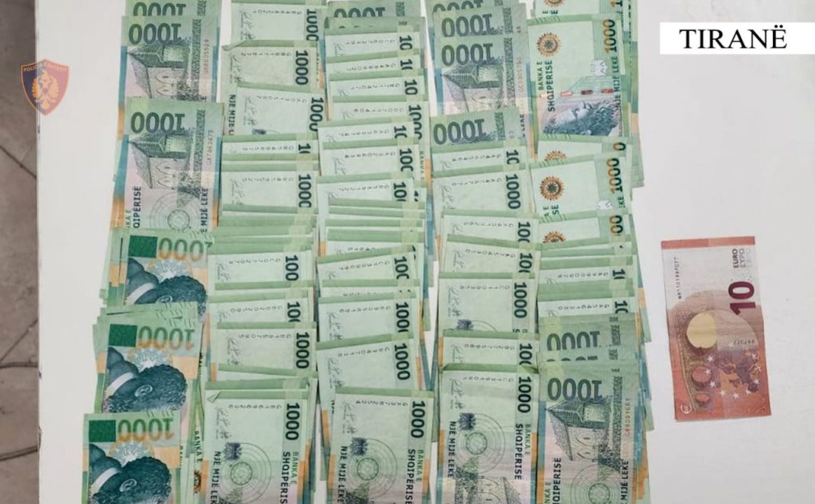 Ndodh në Tiranë, i vodhi të atit mbi 1 milion lekë të vjetra, arrestohet i biri 18-vjeçar