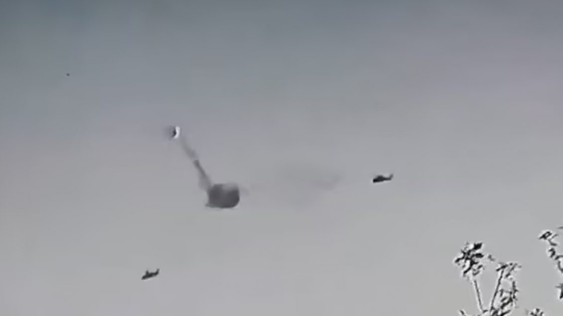Ukraina rrëzon 2 helikopterë rusë Ka-52, publikohen pamjet e goditjes së njërit prej tyre