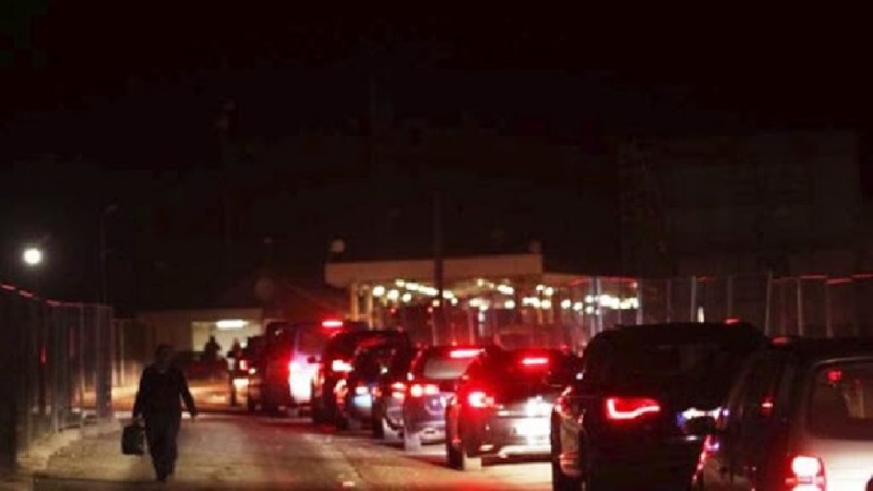 Rishfaqen kolonat në vendkalimet kufitare, në Merdar tri orë pritje për të hyrë në Kosovë