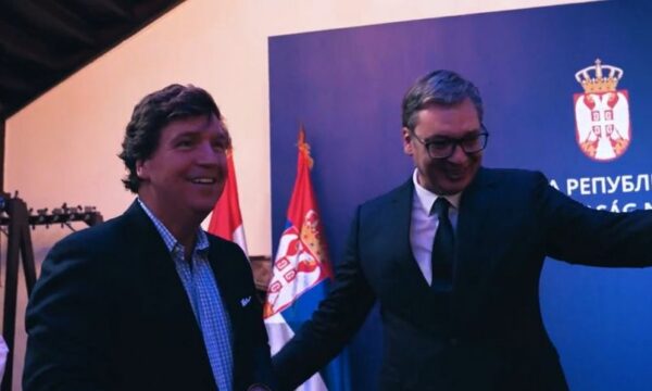 Gazetari kontrovers Tucker Carlson u largua nga Rusia përmes Beogradit