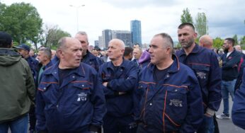 Qorrolli: Populli ynë “kurban” ka zgjedhur vet kasapin me zgjedhjet e fundit – tash t’i durojnë rritjen e tarifave