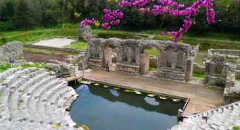 Humb jetën turisti gjerman gjatë vizitës në Kalanë e Butrintit